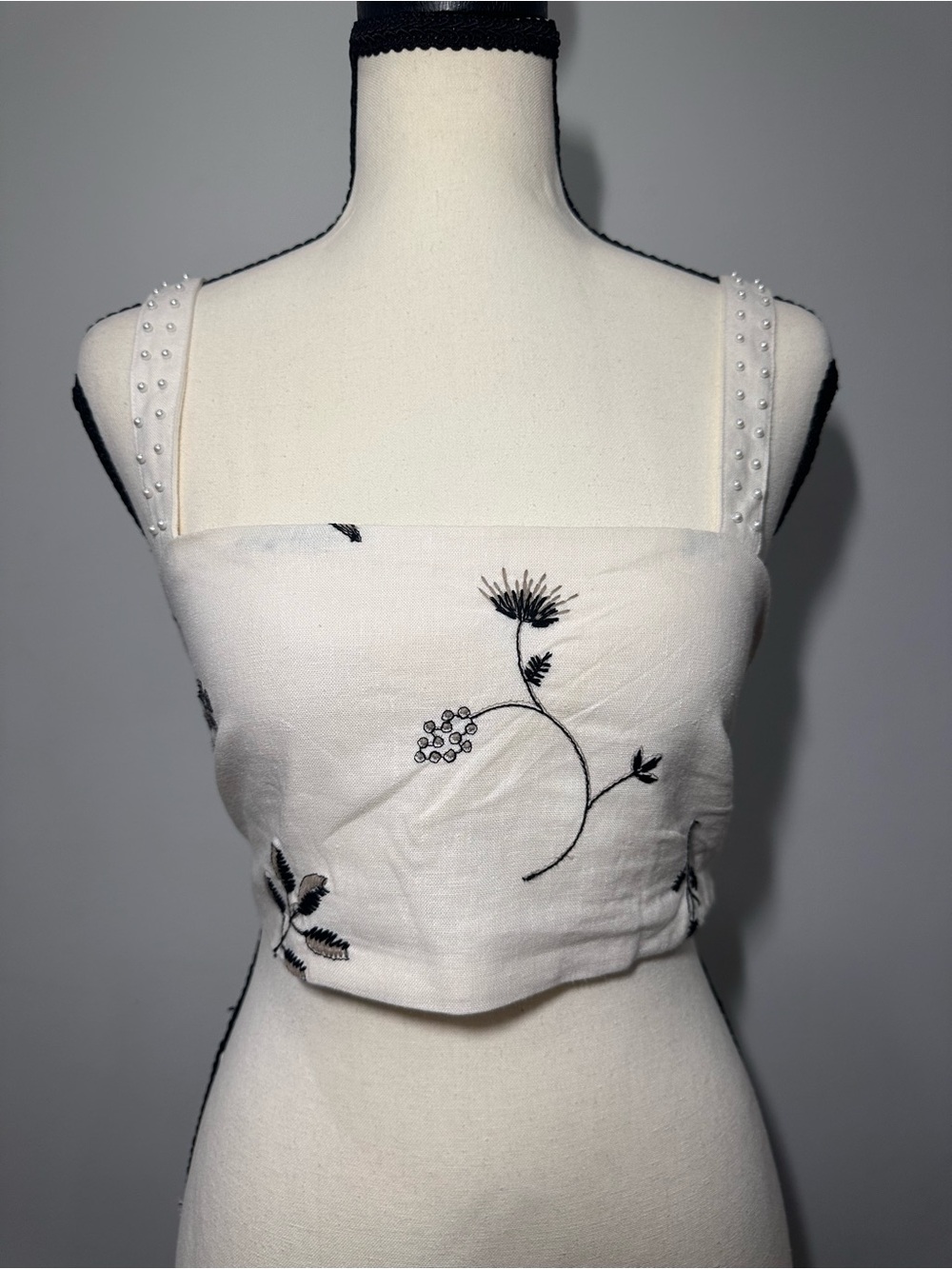 House of Harlow 1960 White Crop Linen Cotton Top Black Floral Embroidery Size 2